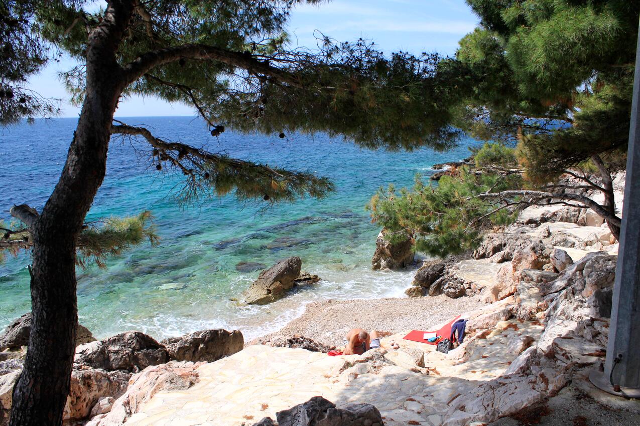 Nächster Strand - Ferienwohnungen am Meer Ivan Dolac, Hvar