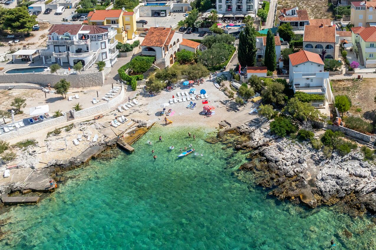 La spiaggia più vicina - Appartamenti accanto al mare Zecevo Rtic, Rogosnizza - Rogoznica