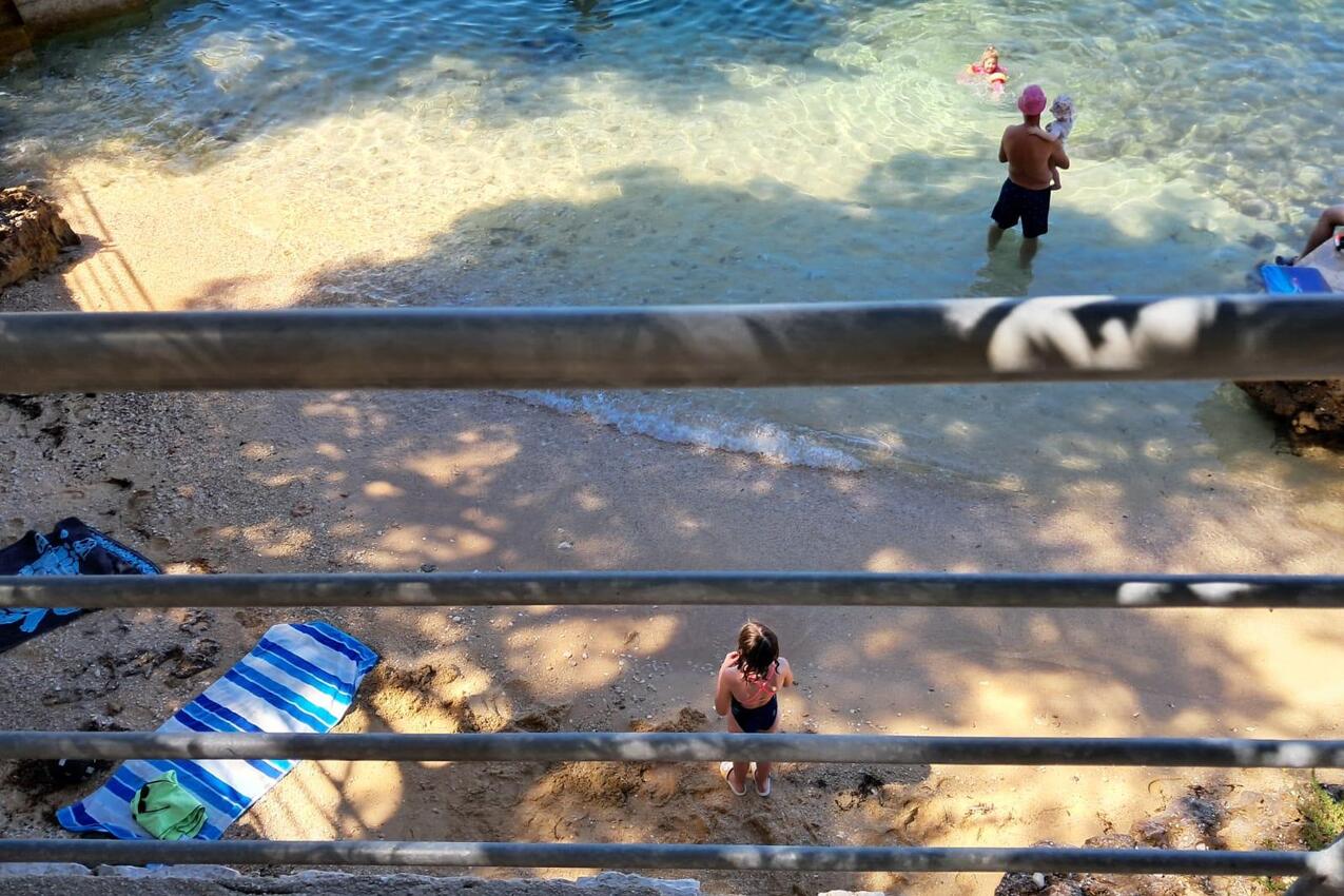 Najbliža plaža - Apartmani uz more Stara Novalja, Pag