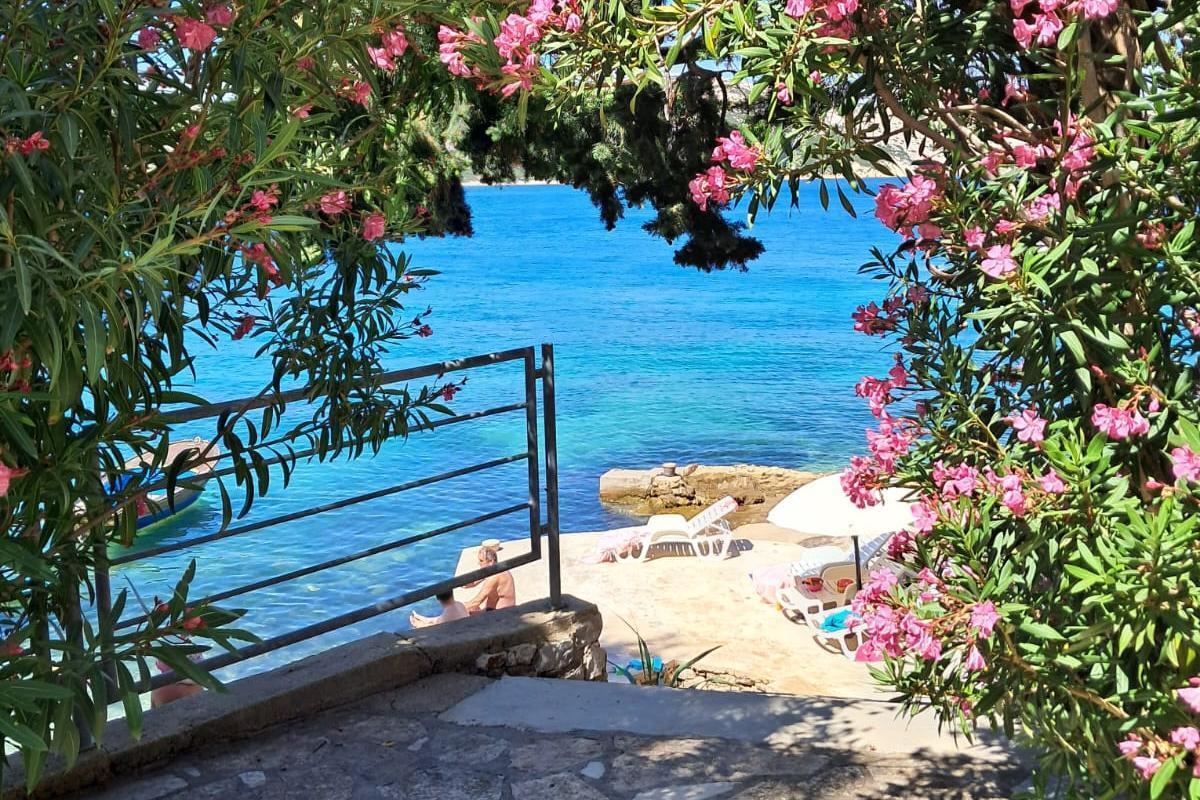 Najbliža plaža - Apartmani uz more Stara Novalja, Pag