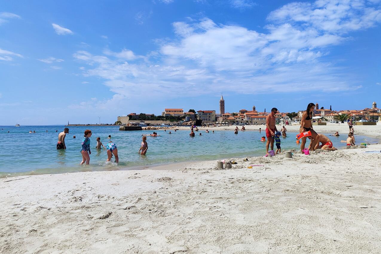 Legközelebbi strand - Apartmanok parkolóhellyel Banjol, Rab