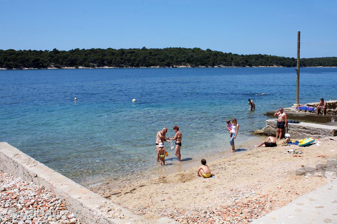 Nearest beach - Apartments with a parking space Palit, Rab