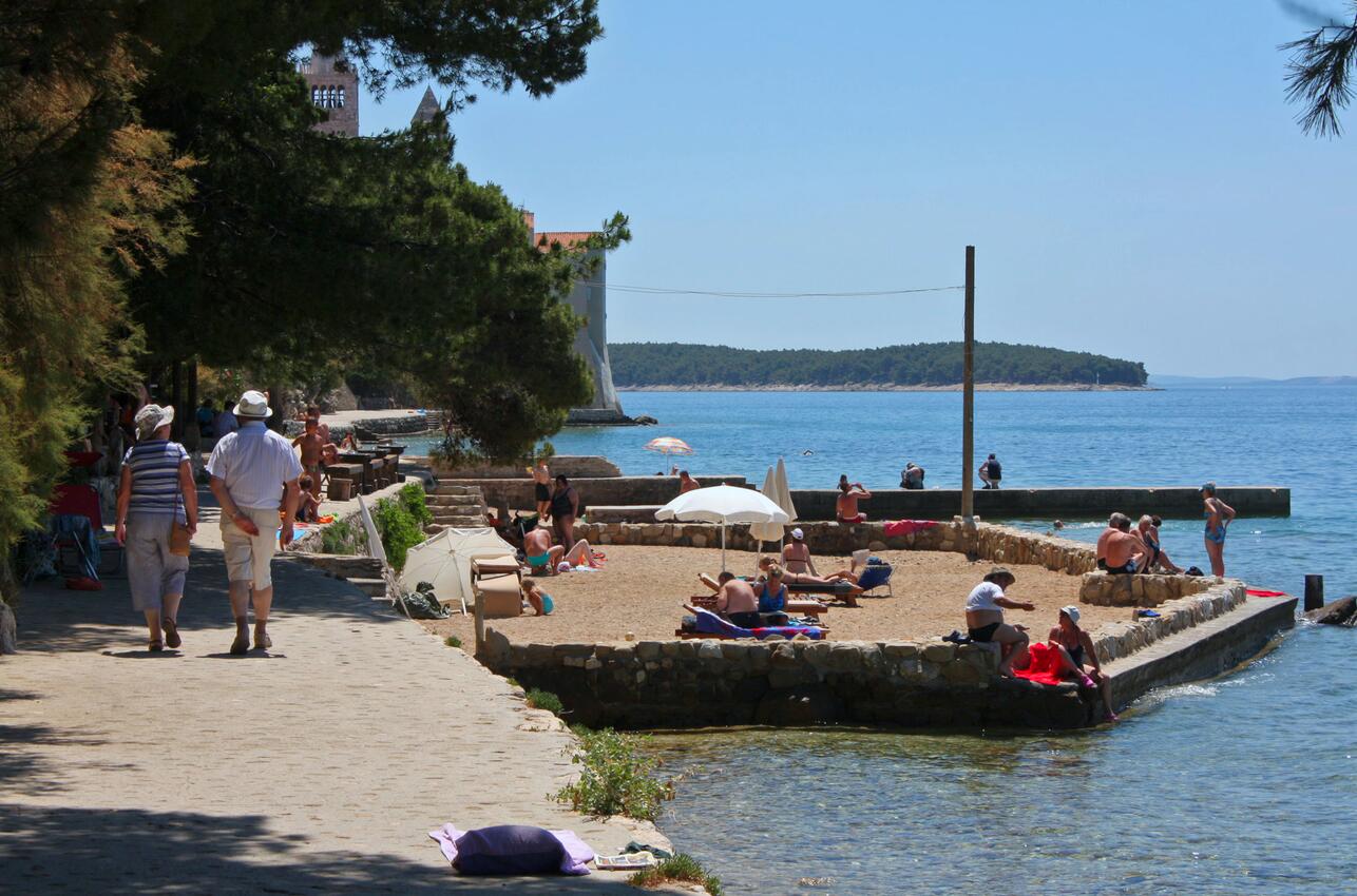 Plaja cea mai apropiata - Apartamente cu parcare Palit, Rab