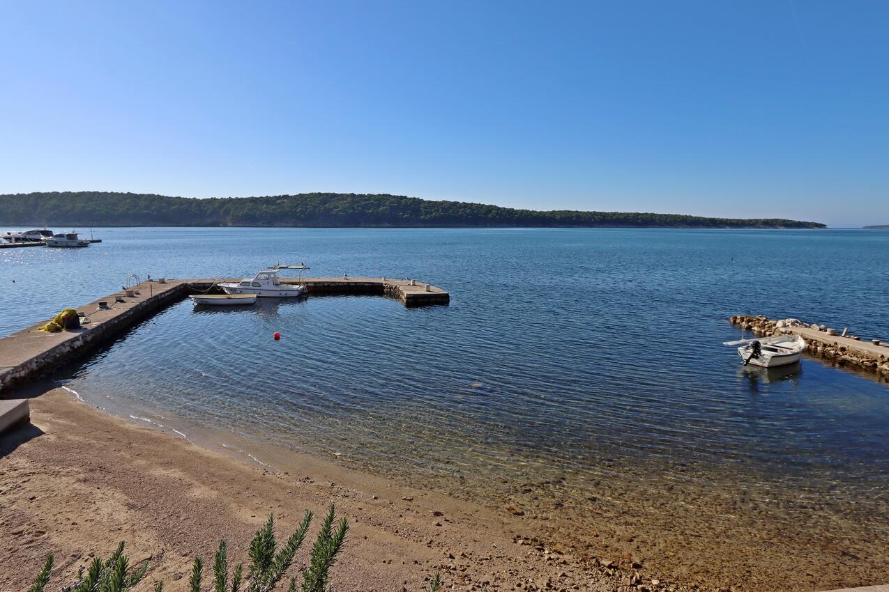 Nearest beach - Apartments and rooms by the sea Barbat, Rab
