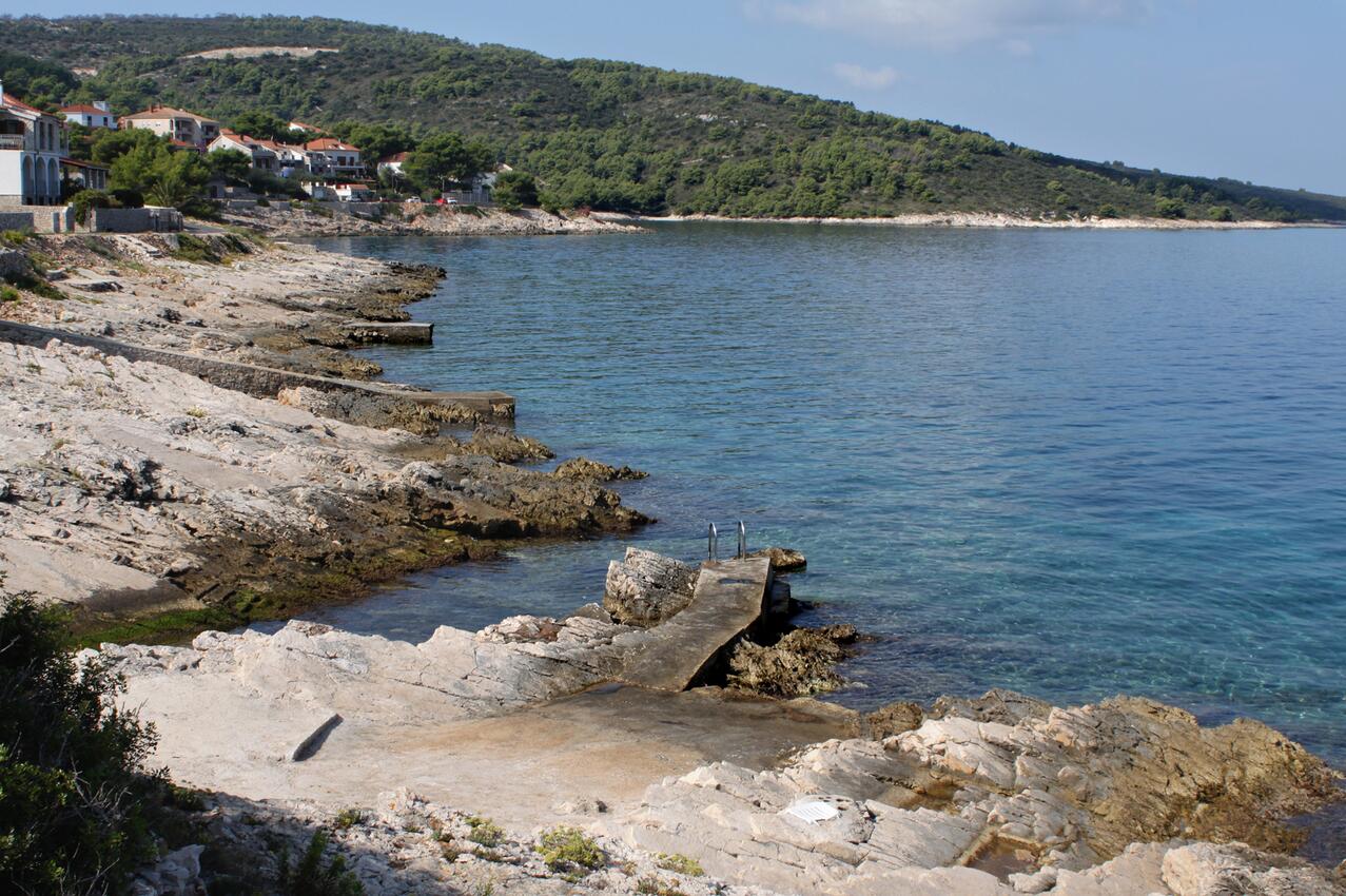 La spiaggia più vicina - Appartamenti accanto al mare Stomorska, Solta