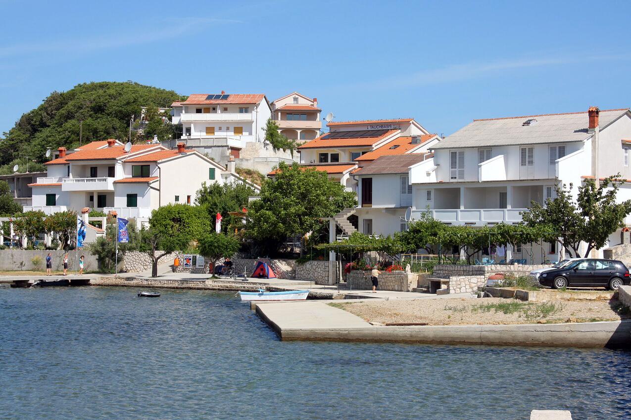 Nächster Strand - Ferienwohnungen mit Parkplatz Kampor, Rab