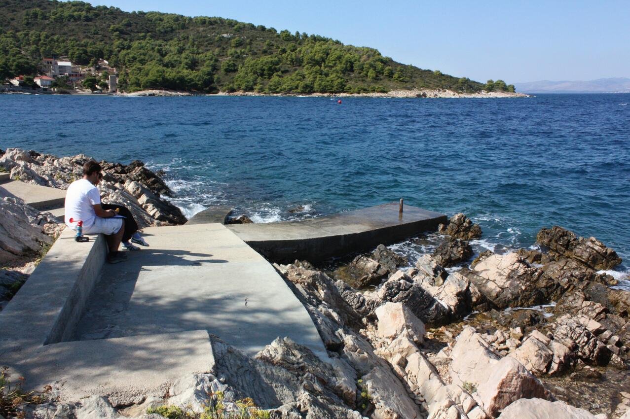 La spiaggia più vicina - Appartamenti accanto al mare Stomorska, Solta