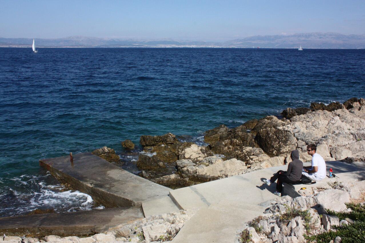 La spiaggia più vicina - Appartamenti accanto al mare Stomorska, Solta