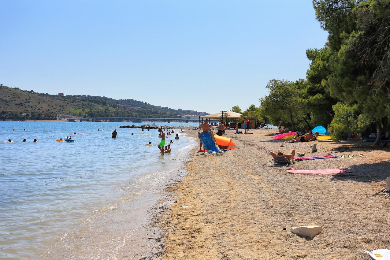 La spiaggia più vicina - Casa vacanze con piscina Plano, Traù - Trogir