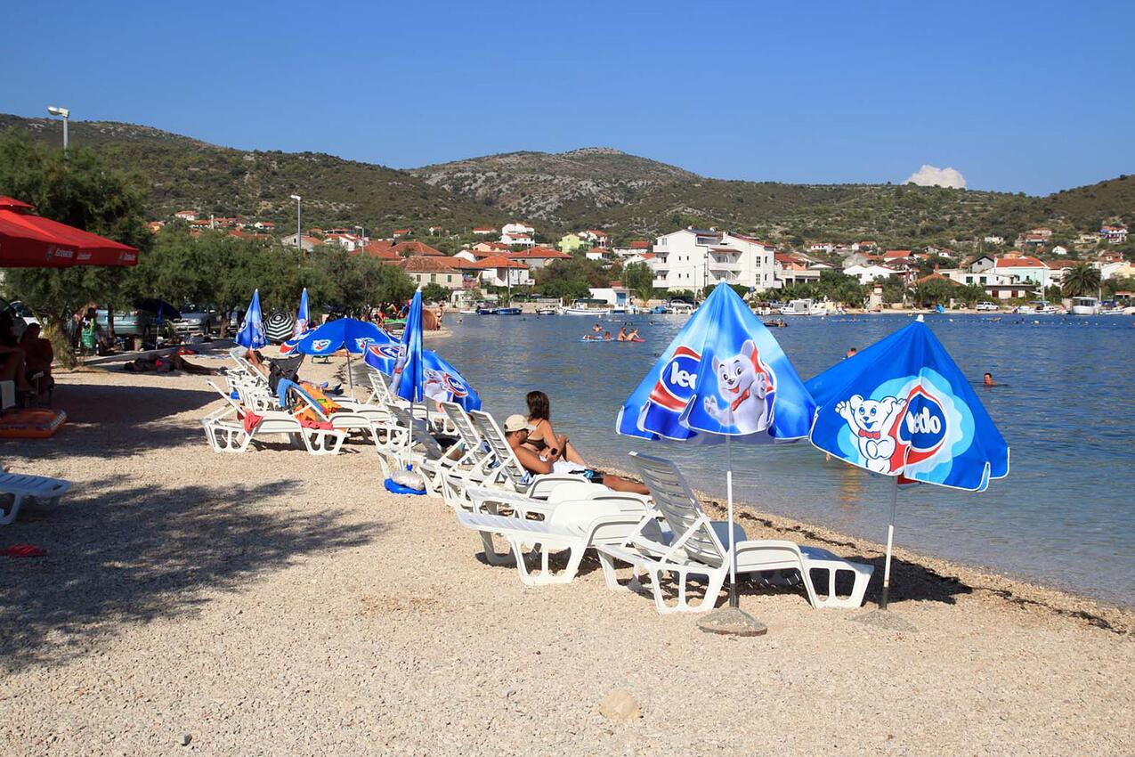 Najbližja plaža - Apartmaji s parkingom Vinišće, Trogir