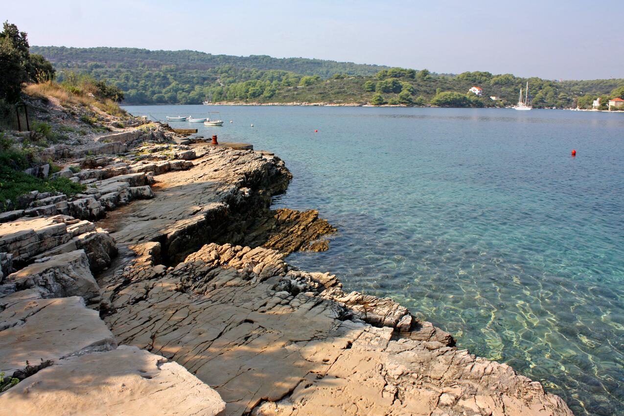 La spiaggia più vicina - Appartamenti accanto al mare Necujam, Solta