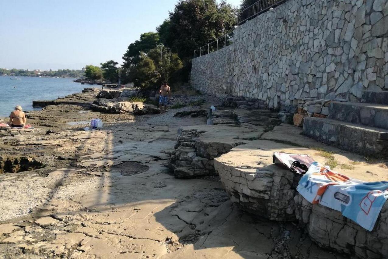La spiaggia più vicina - Appartamenti accanto al mare Necujam, Solta