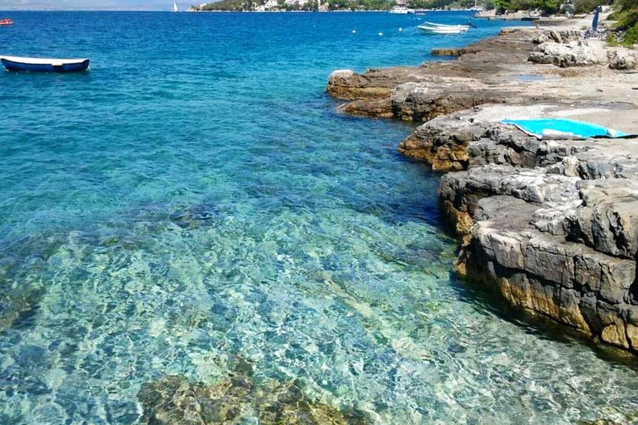 La spiaggia più vicina - Appartamenti accanto al mare Necujam, Solta
