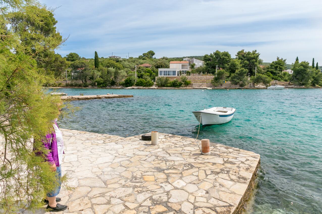 La spiaggia più vicina - Appartamenti accanto al mare Necujam, Solta