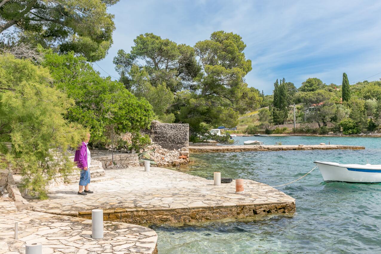 La spiaggia più vicina - Appartamenti accanto al mare Necujam, Solta