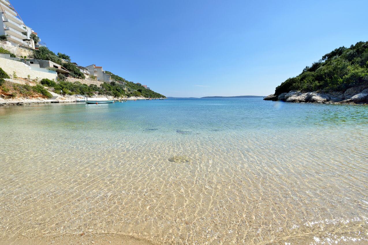 Nächster Strand - Ferienwohnungen mit Pool für Familien Bucht Ljubljeva, Trogir