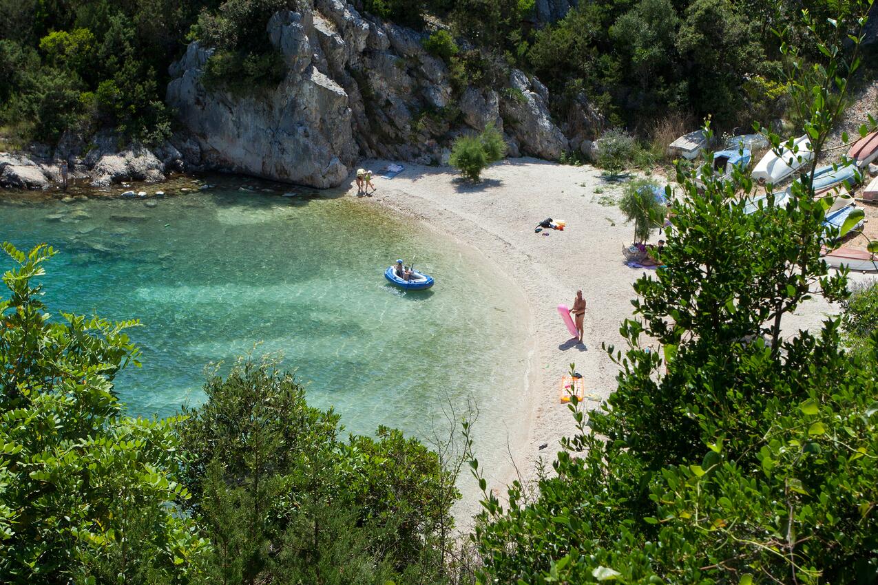 Nächster Strand - Ferienwohnungen mit Pool für Familien Bucht Ljubljeva, Trogir