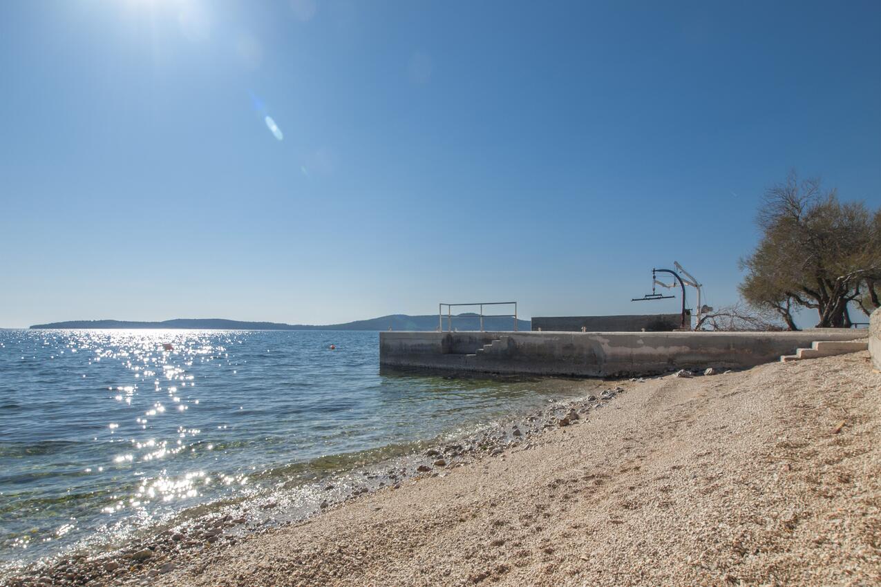 La spiaggia più vicina - Appartamenti accanto al mare Brodarica, Sebenico - Šibenik