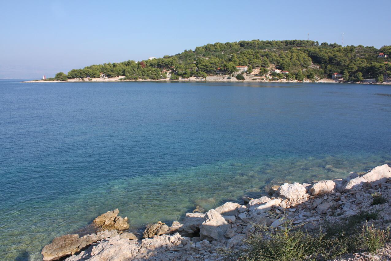 La spiaggia più vicina - Appartamenti con piscina per famiglie Rogac, Solta