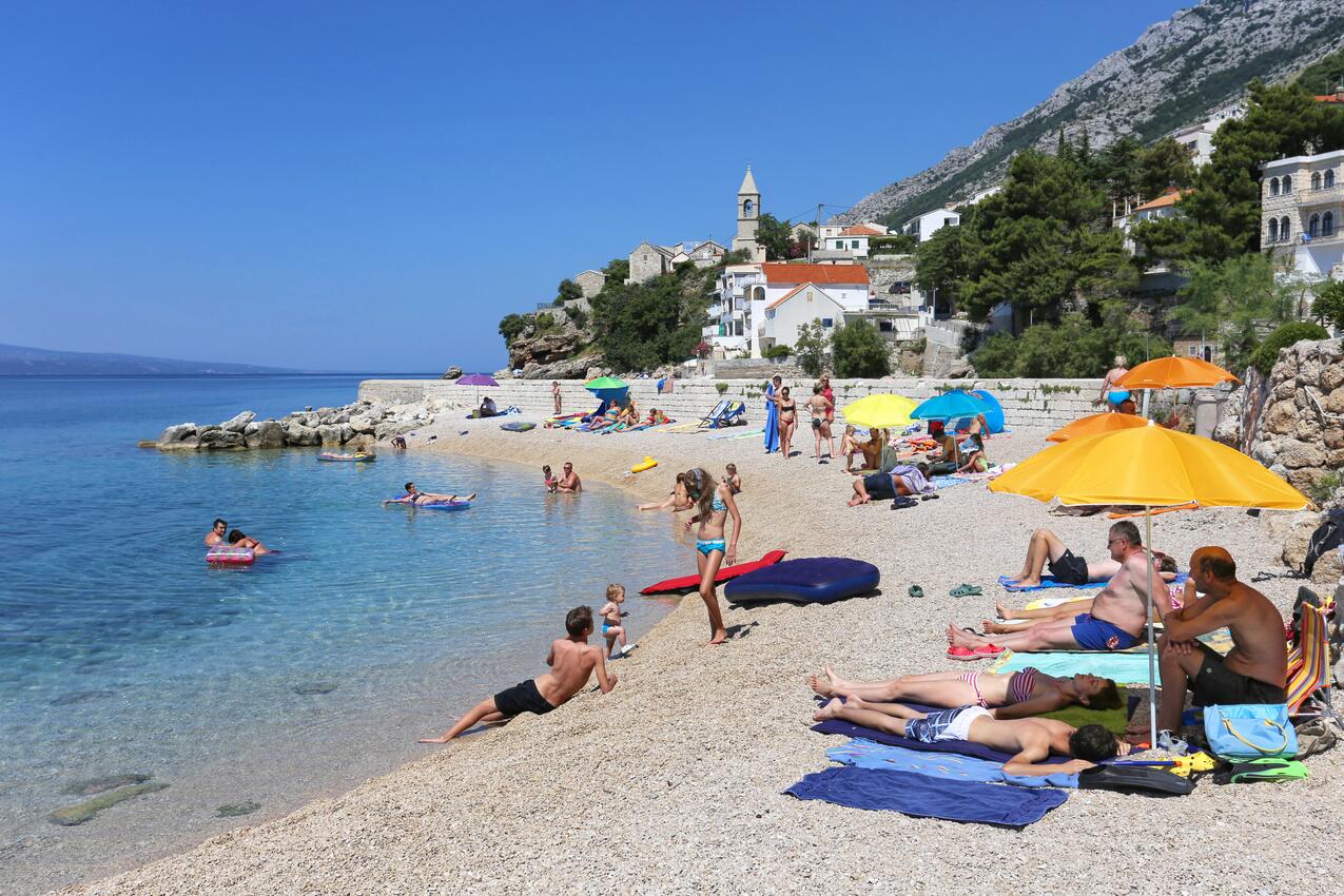 Playa más cercana - Apartamentos junto al mar Pisak, Omis