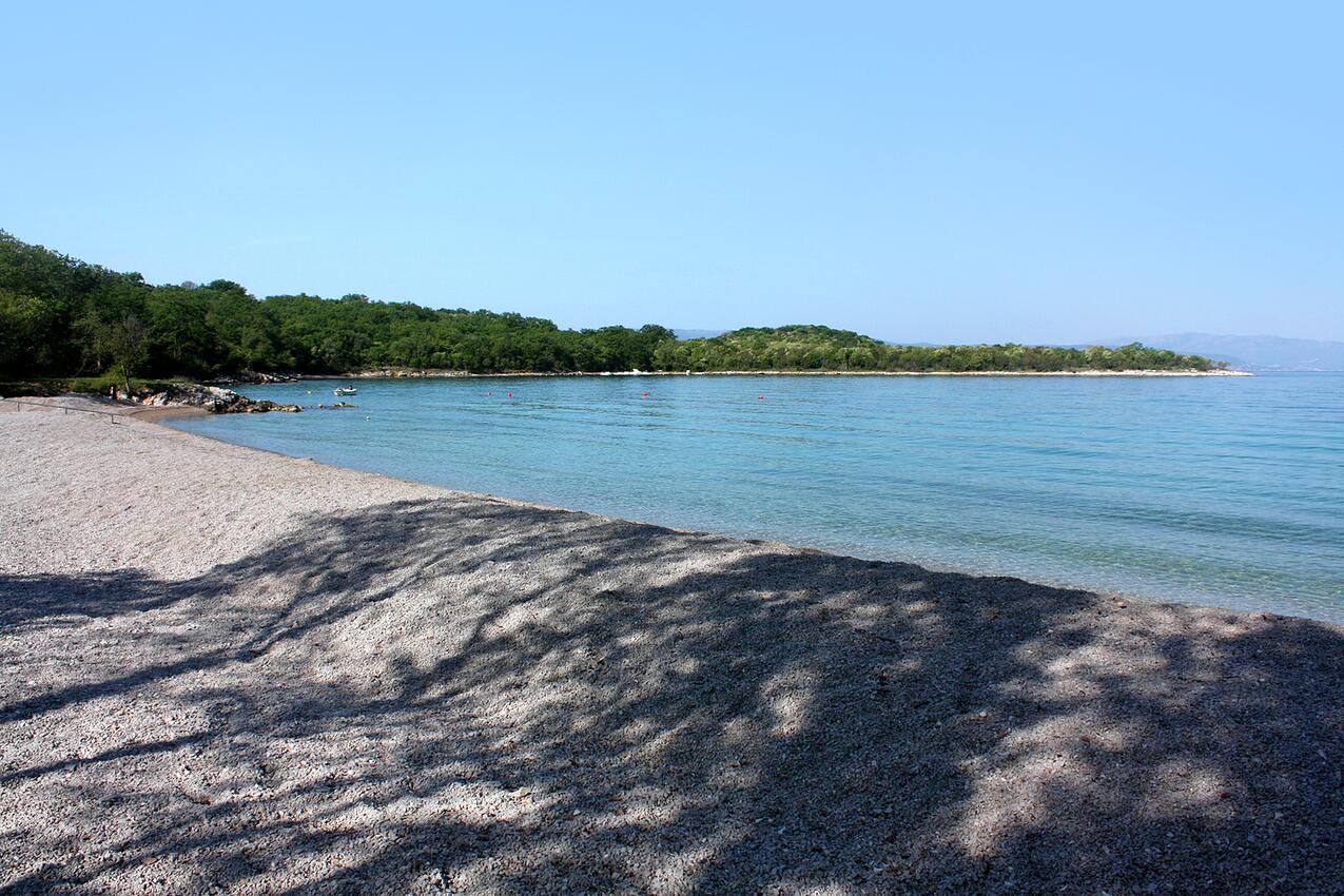 Nermeste strand - Lejlighedens parkeringsplads Njivice, Krk