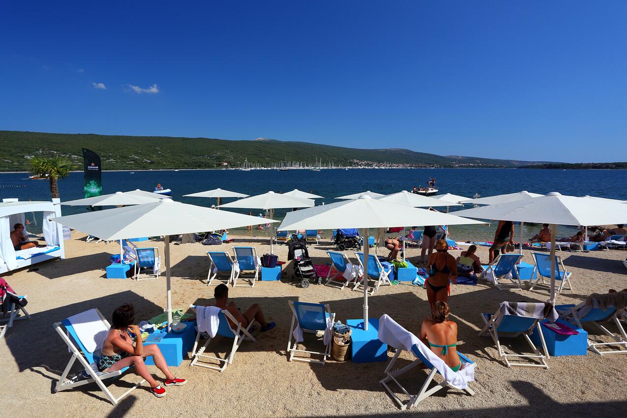 Nächster Strand - Ferienwohnungen mit Parkplatz Kornic, Krk