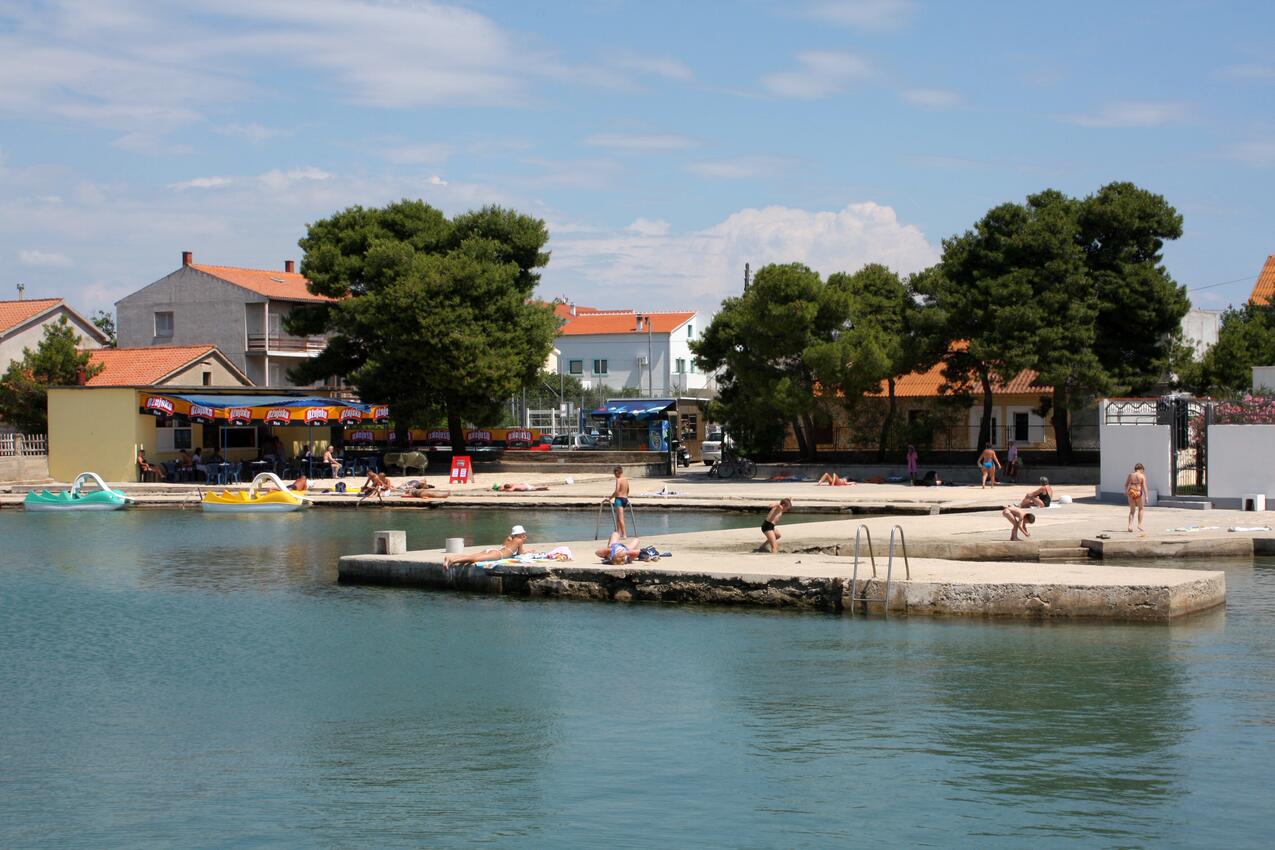 La spiaggia più vicina - Appartamenti accanto al mare Betina, Morter - Murter