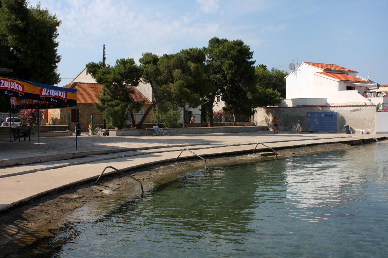 La spiaggia più vicina - Appartamenti accanto al mare Betina, Morter - Murter