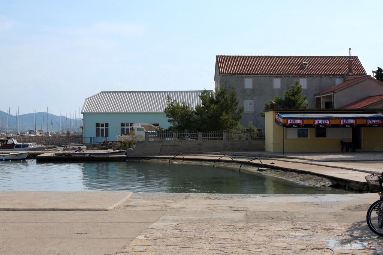 La spiaggia più vicina - Appartamenti accanto al mare Betina, Morter - Murter