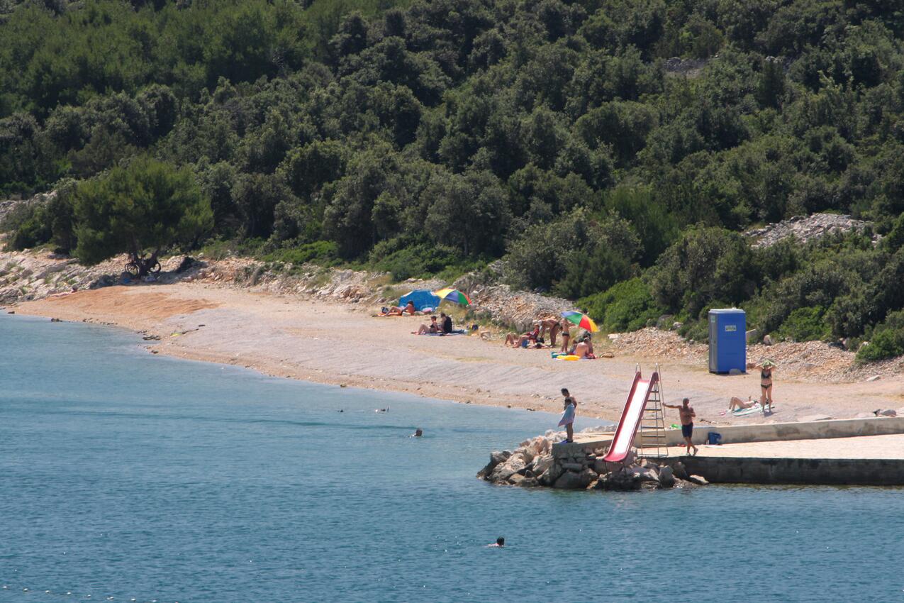 La spiaggia più vicina - Appartamenti accanto al mare per famiglie Jezera, Morter - Murter