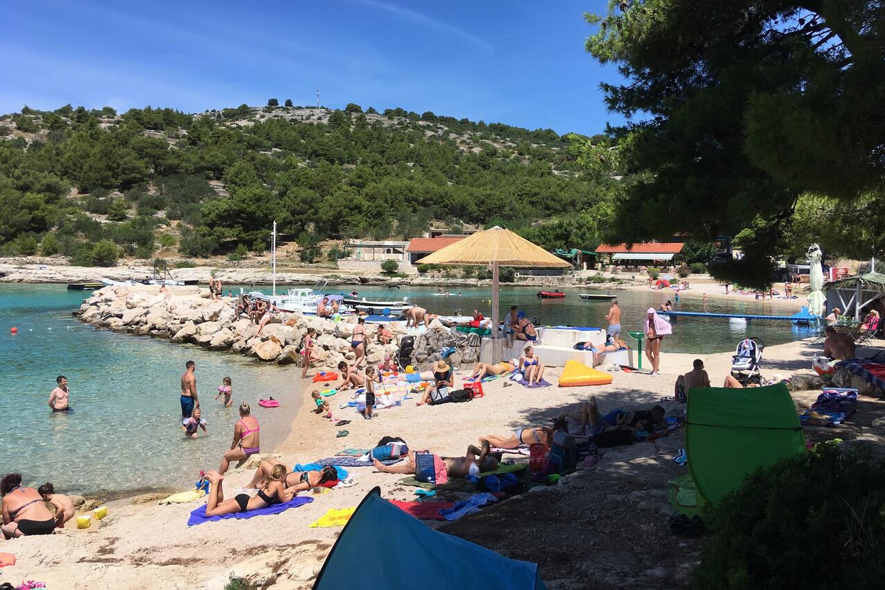 La spiaggia più vicina - Casa con piscina per famiglia Morter - Murter