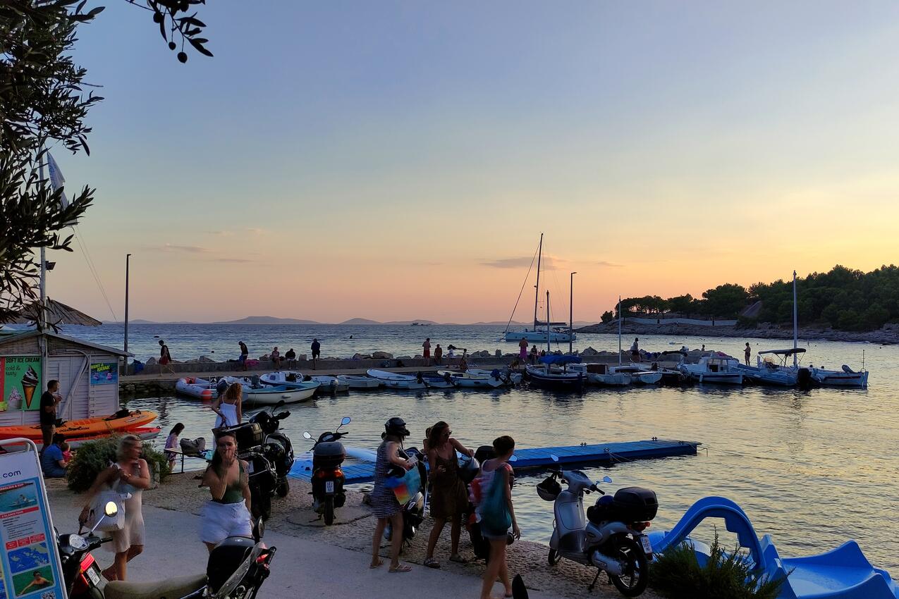 La spiaggia più vicina - Casa con piscina per famiglia Morter - Murter