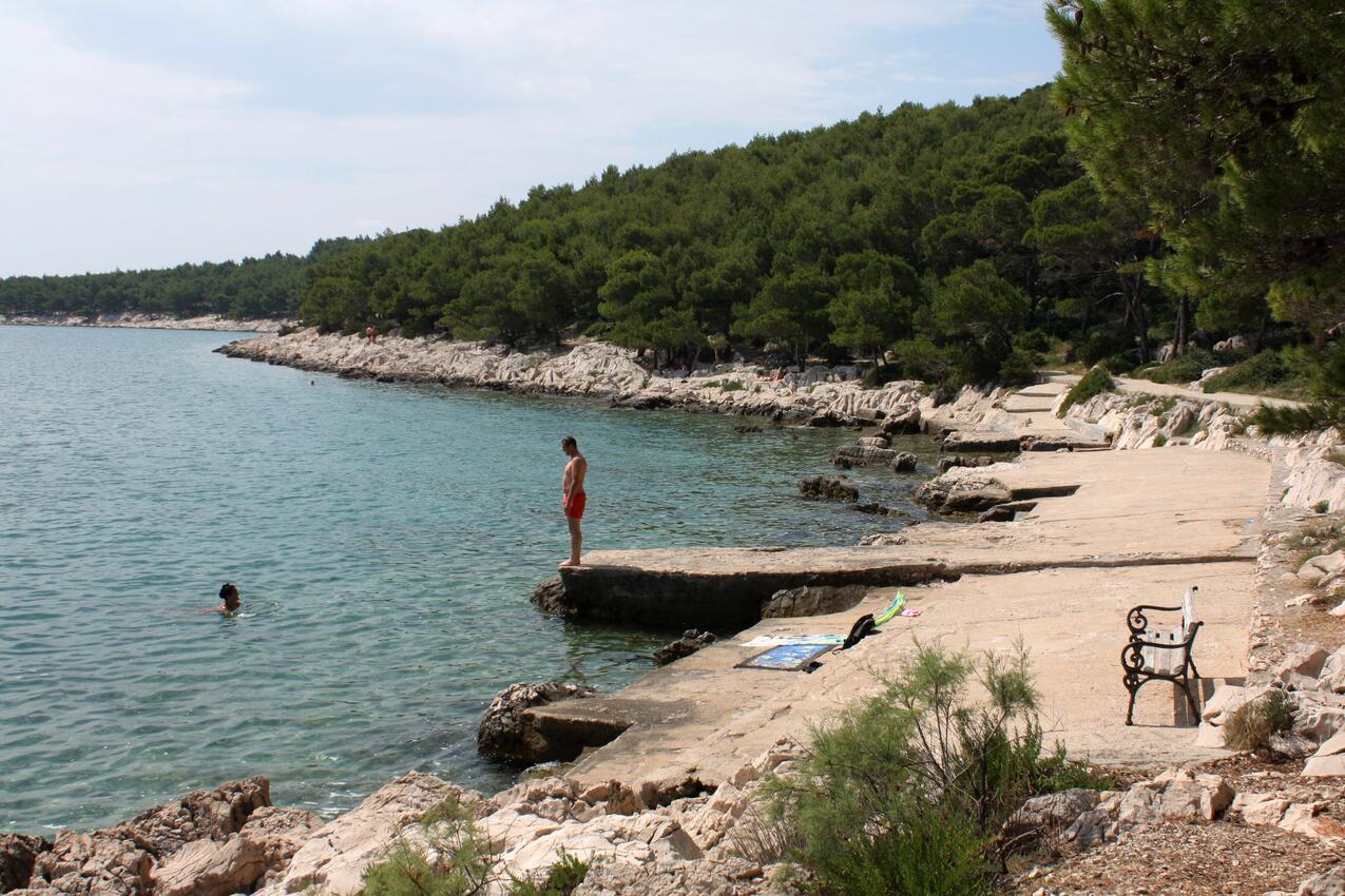 La spiaggia più vicina - Appartamenti accanto al mare Stretto - Tisno, Morter - Murter