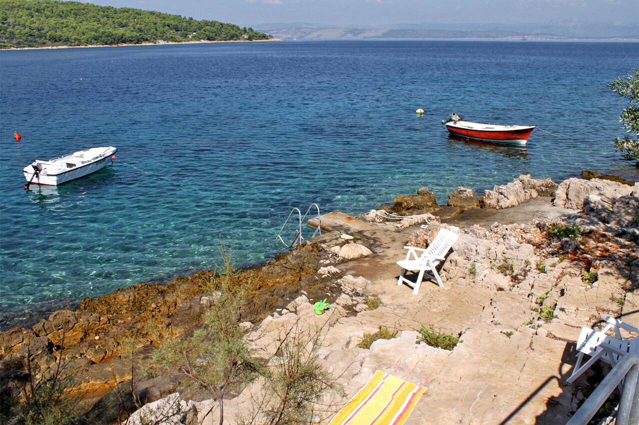 La spiaggia più vicina - Appartamenti accanto al mare Necujam, Solta