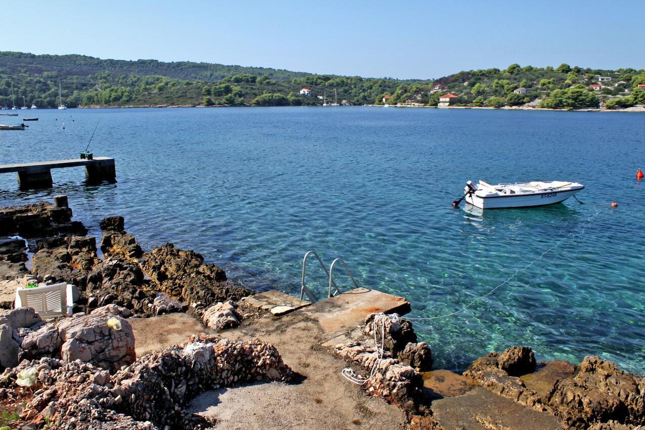 La spiaggia più vicina - Appartamenti accanto al mare Necujam, Solta