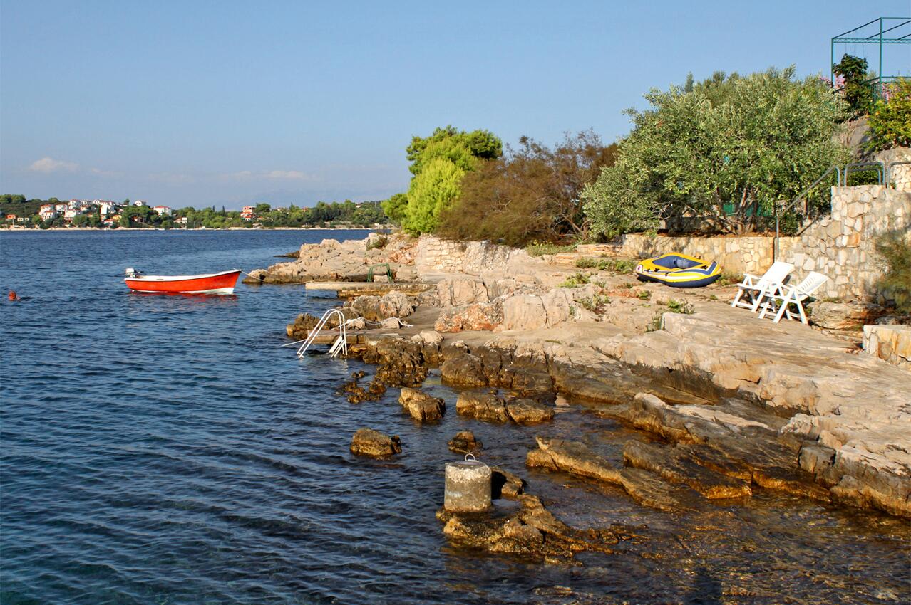 La spiaggia più vicina - Appartamenti accanto al mare Necujam, Solta