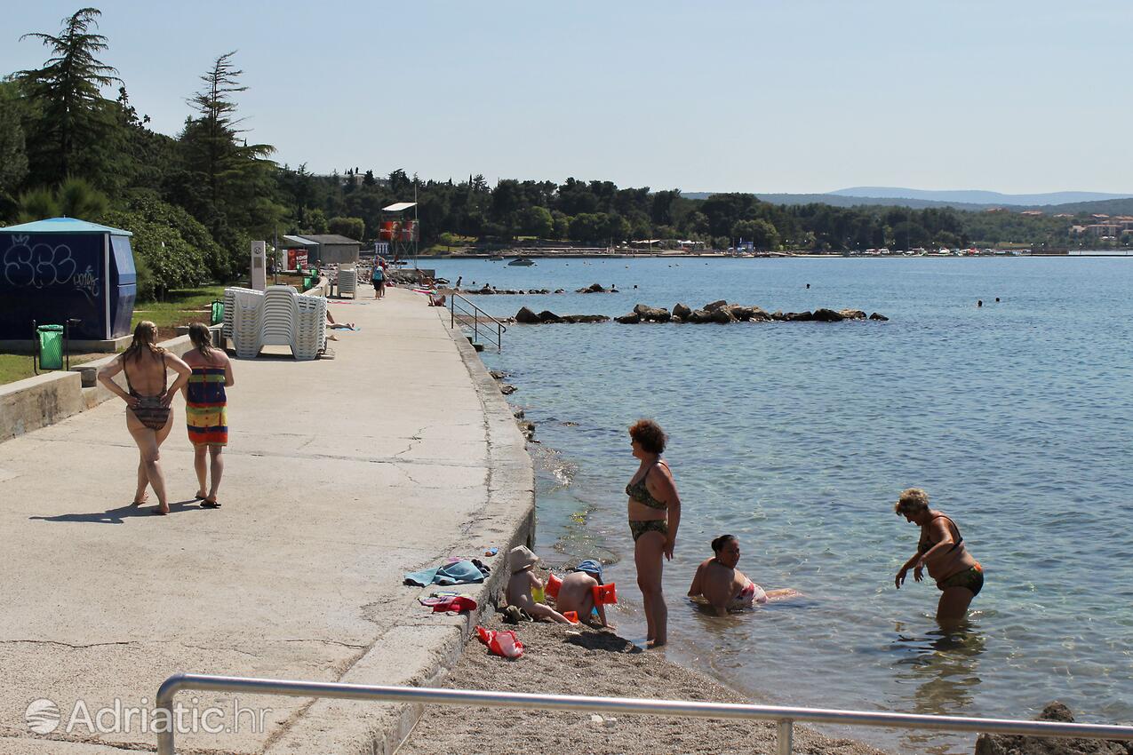 Nearest beach - Apartments with a parking space Malinska, Krk