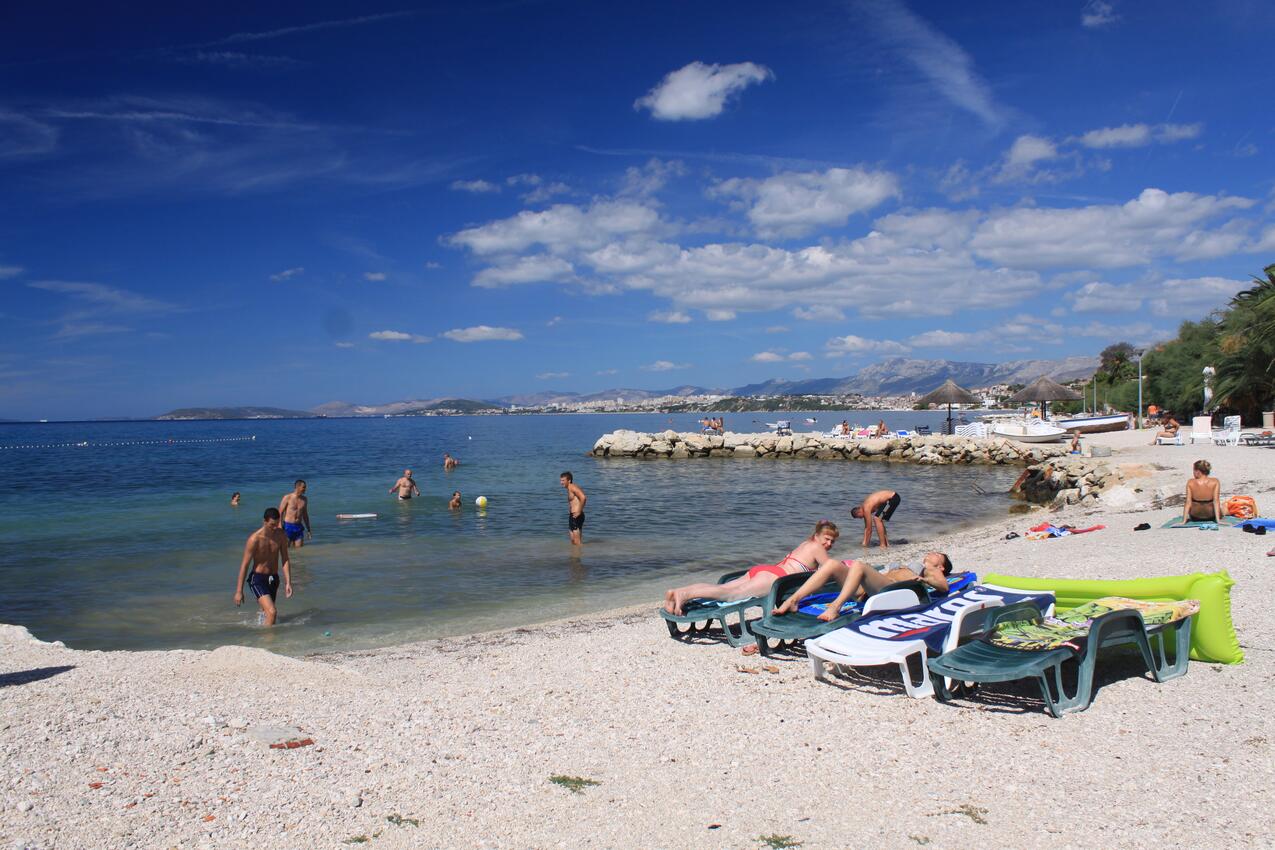Nearest beach - Apartments with parking space Podstrana, Split
