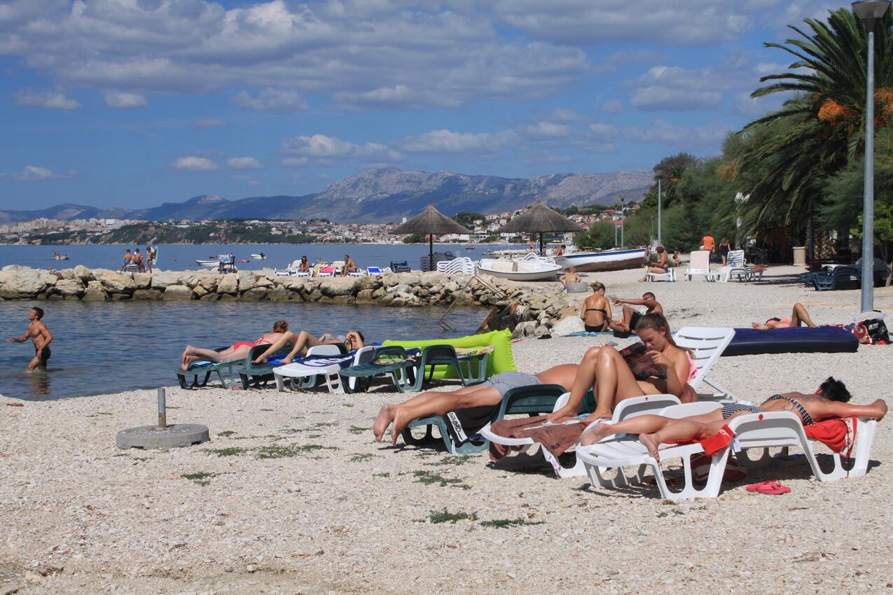 Nearest beach - Apartments with parking space Podstrana, Split