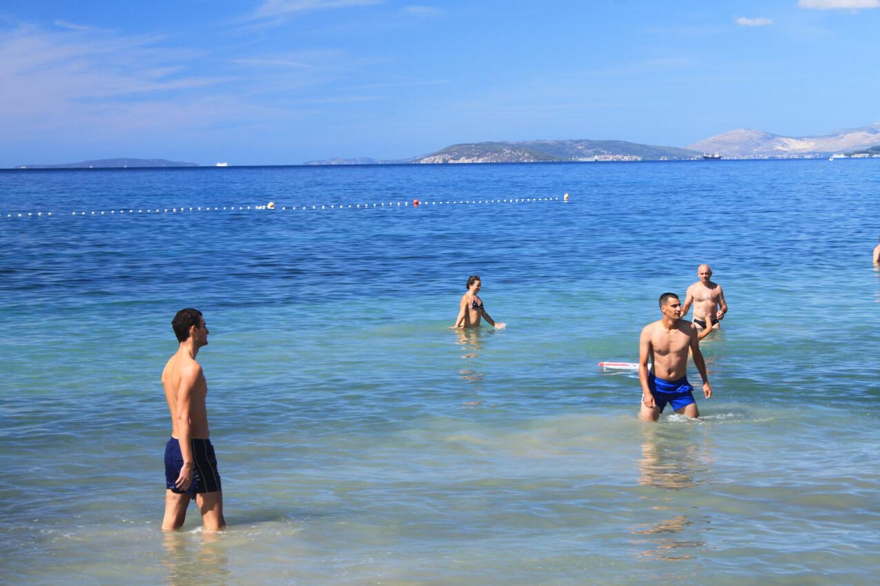 Nearest beach - Apartments with parking space Podstrana, Split
