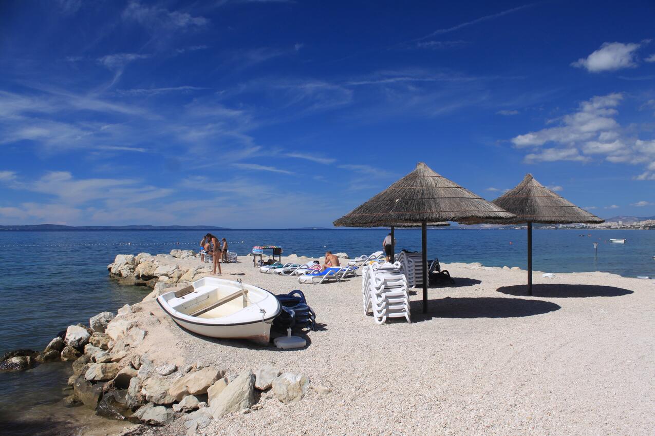 Nearest beach - Apartments with parking space Podstrana, Split