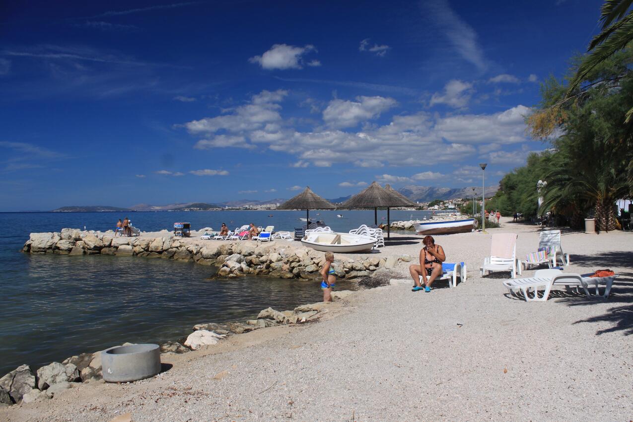 Nearest beach - Apartments with parking space Podstrana, Split
