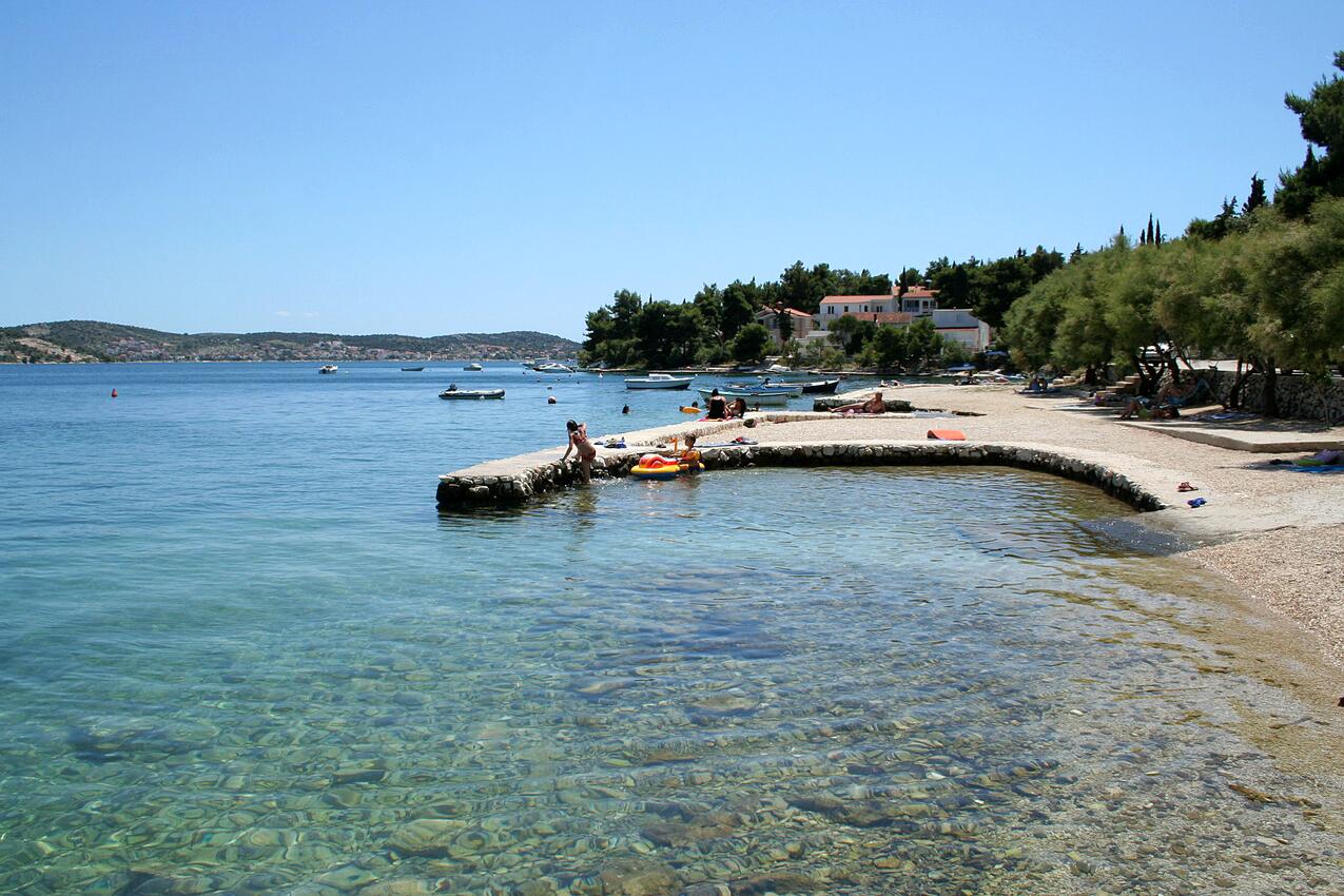 La spiaggia più vicina - Appartamenti accanto al mare Rogosnizza - Rogoznica