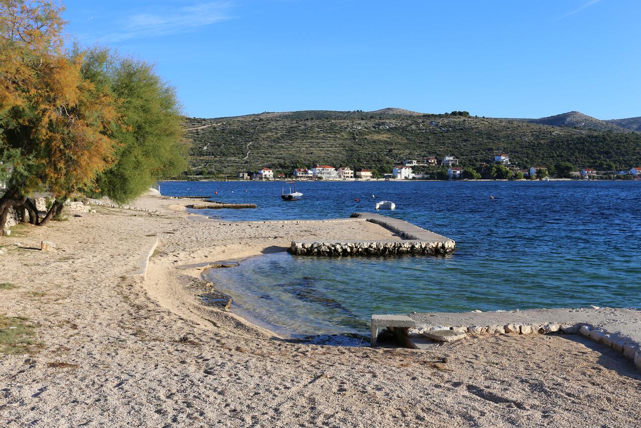La spiaggia più vicina - Appartamenti accanto al mare Rogosnizza - Rogoznica