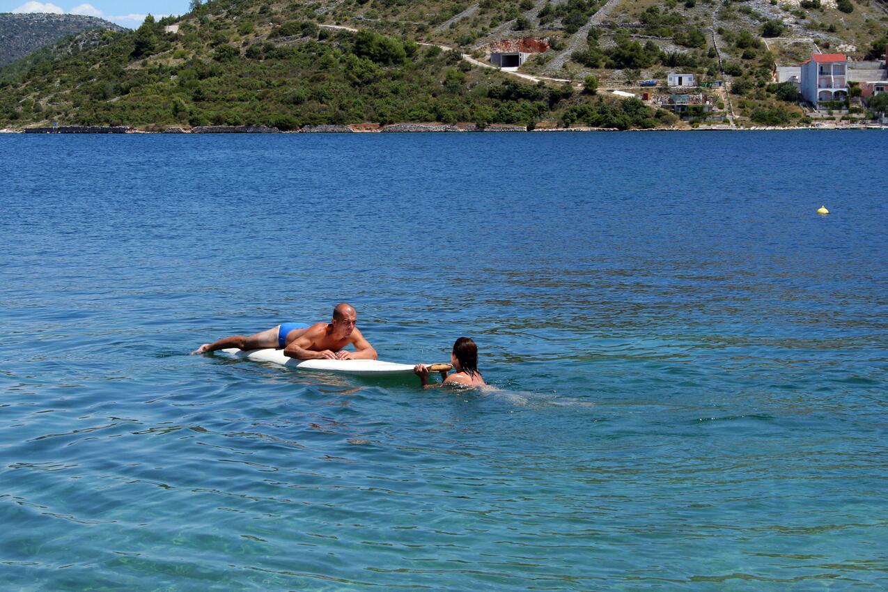 La spiaggia più vicina - Appartamenti accanto al mare Rogosnizza - Rogoznica