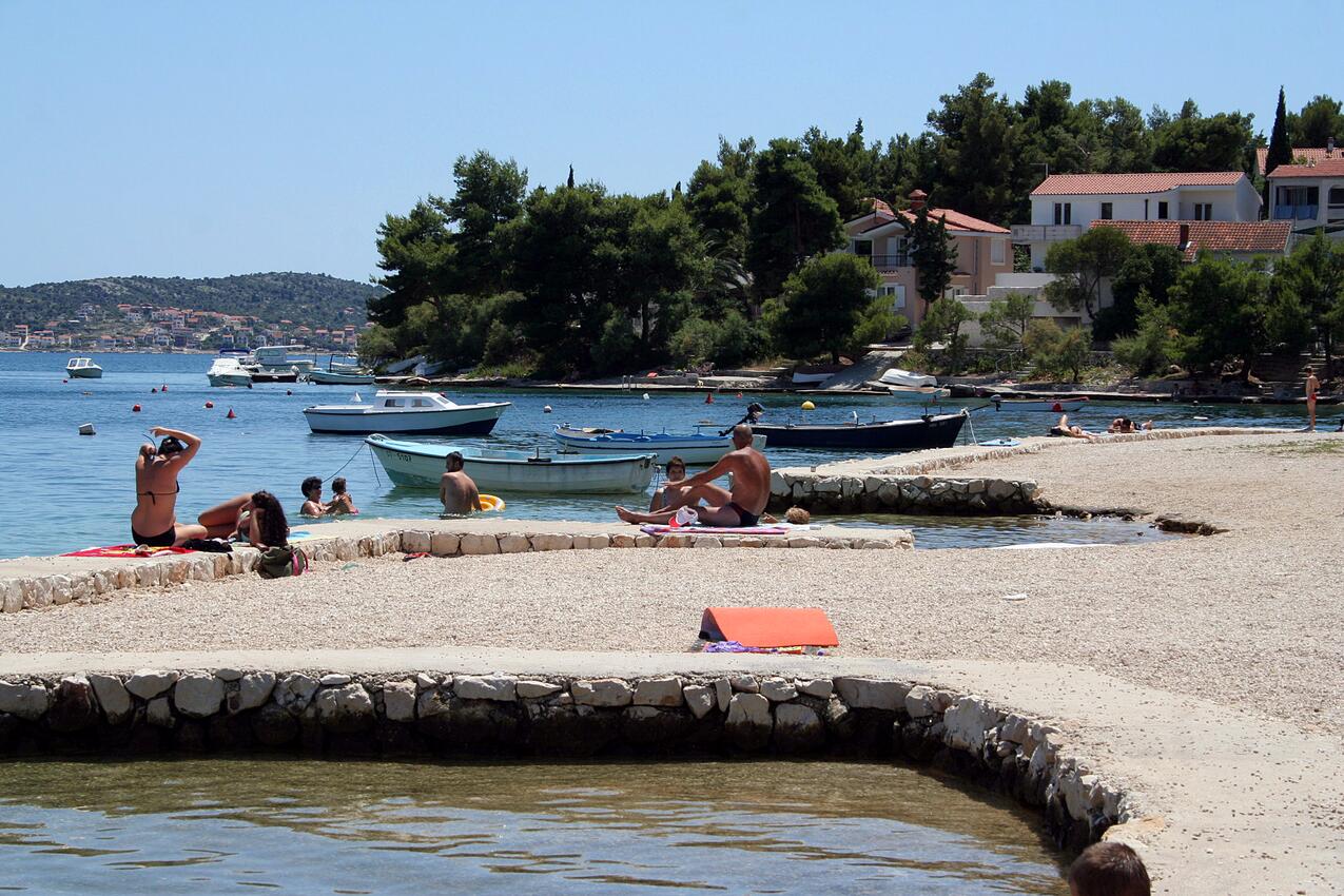 La spiaggia più vicina - Appartamenti accanto al mare Rogosnizza - Rogoznica