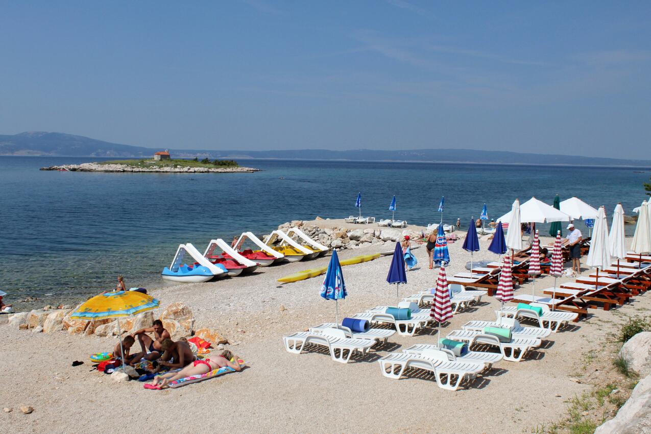 Nearest beach - Apartments with parking spaces Novi Vinodolski