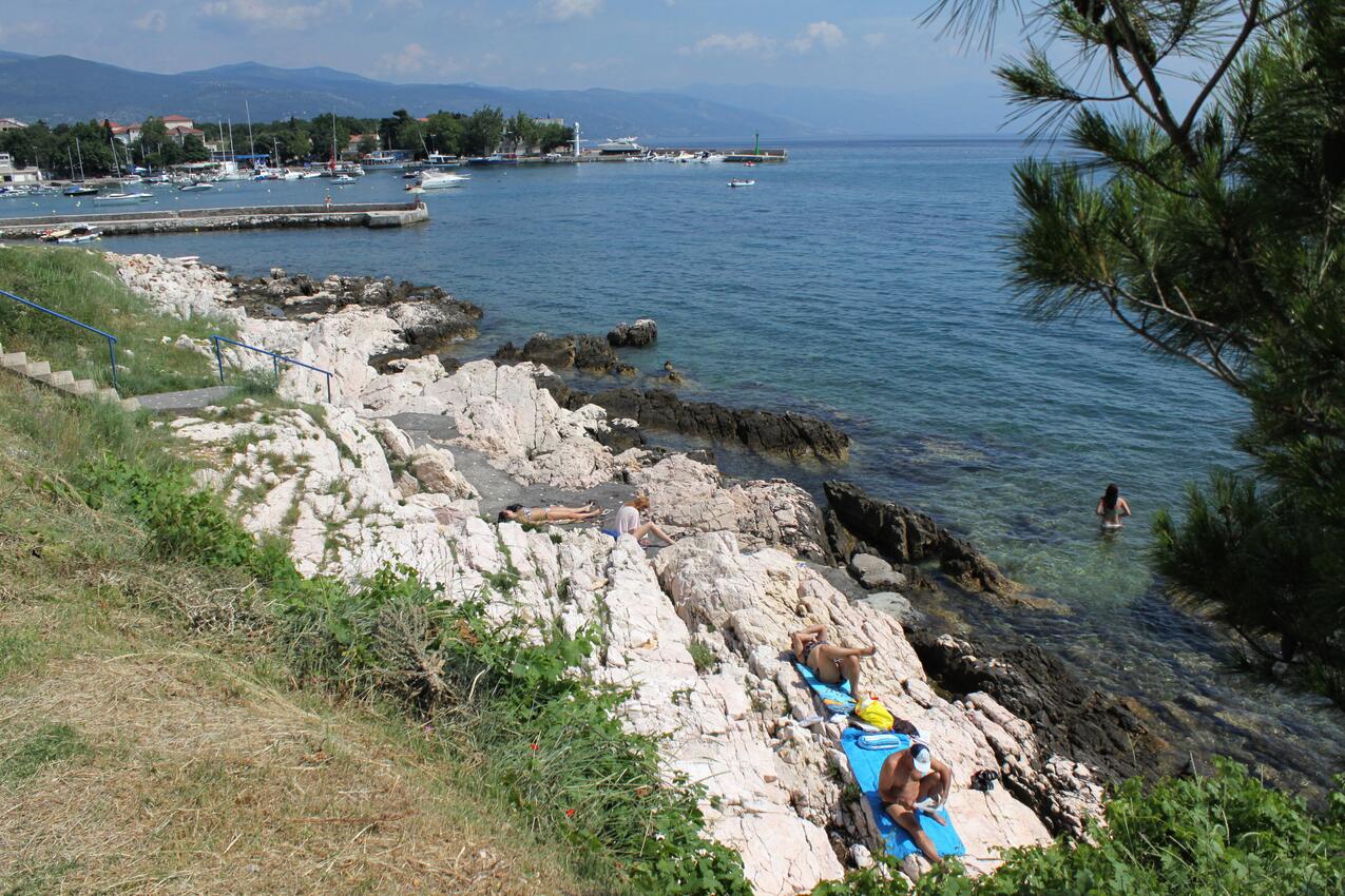 Nearest beach - Apartments and rooms with parking space Novi Vinodolski