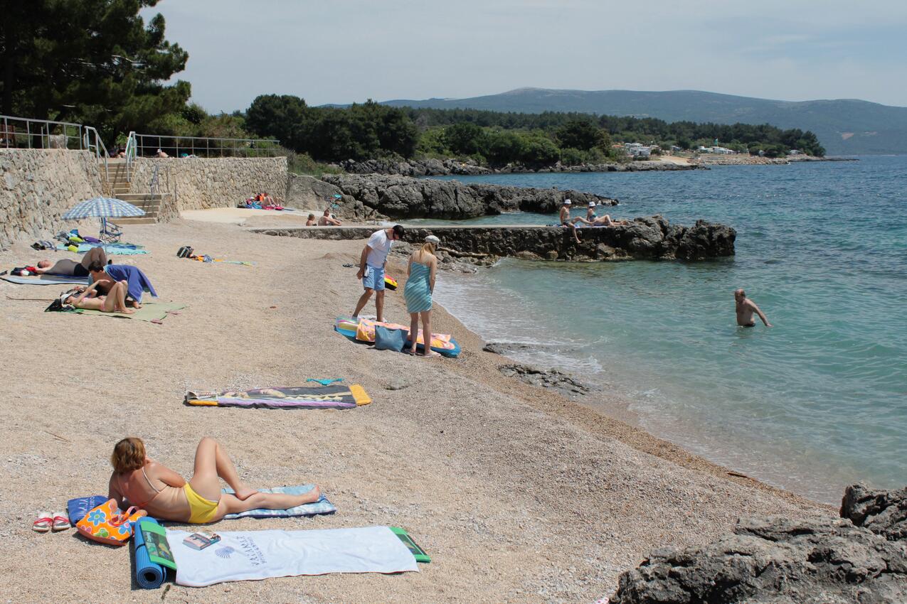 Nearest beach - Apartments with parking space Krk