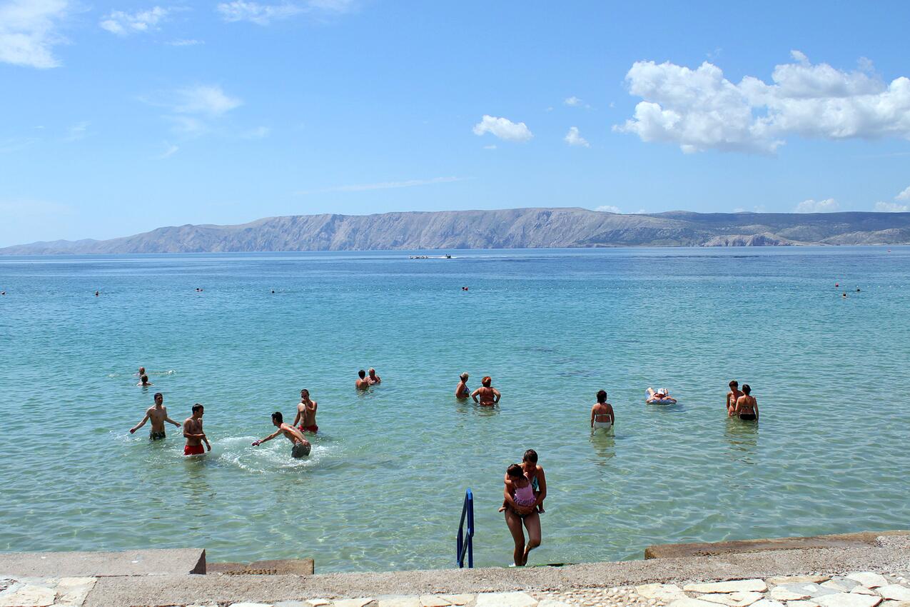 Nearest beach - Apartments with WiFi Novi Vinodolski